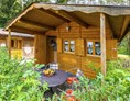 Campingplatz: Für etwas mehr Komfort bieten wir u.a. unsere Blockhütten an. - Camping Waldsee GmbH & Co. KG