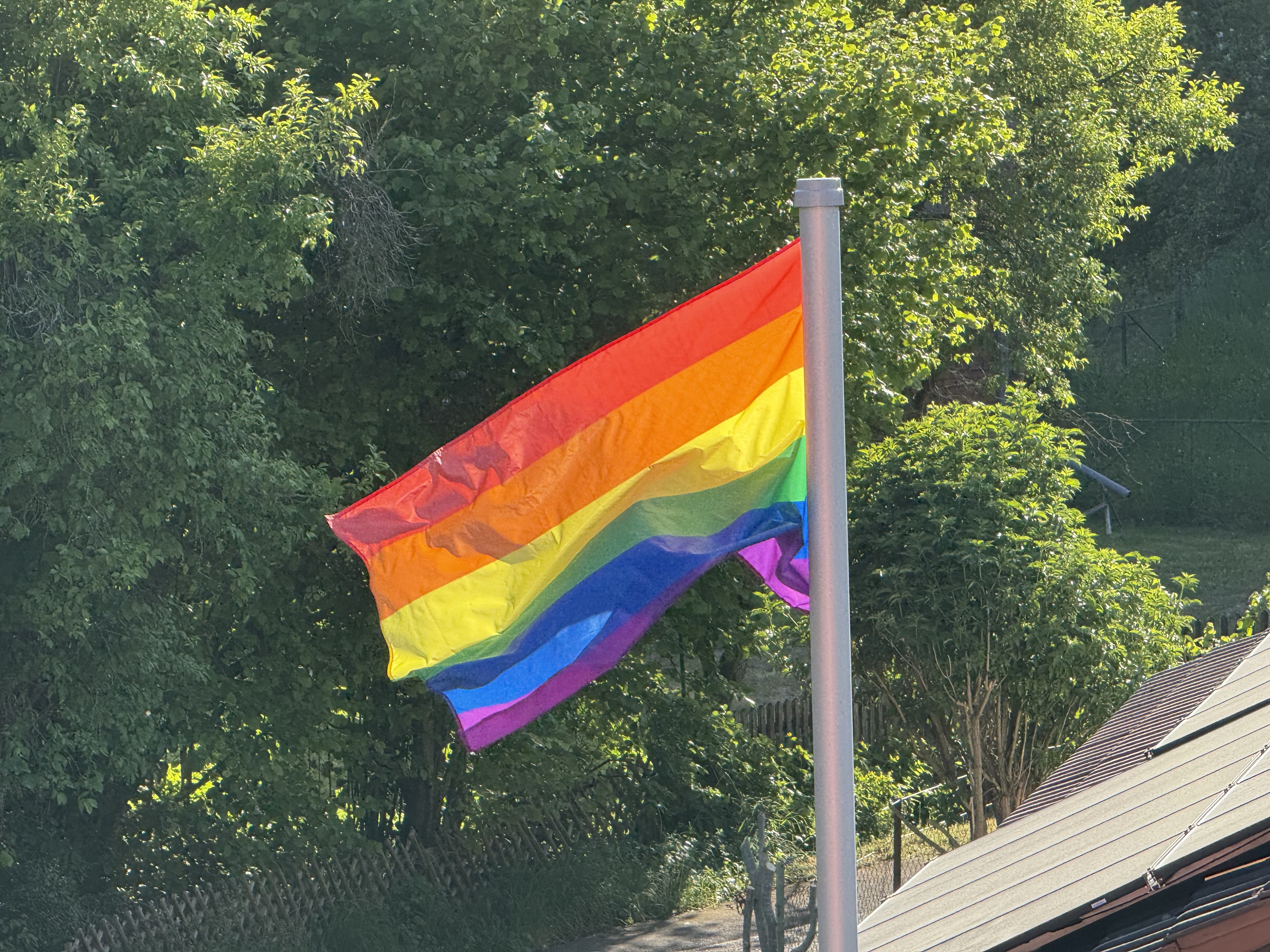 Campingplatz: Pride-Flagge

Wir stehen für Gleichberechtigung, Respekt, Meinungsfreiheit, Toleranz und Gleichheit.

Rechts hat bei uns keinen Platz.  - Campingplatz Rothenburg - Tauber Idyll