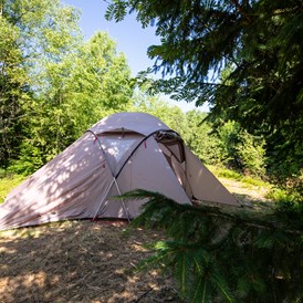 Campingplatz: Wildcamping-Feeling - Anderswo Camp