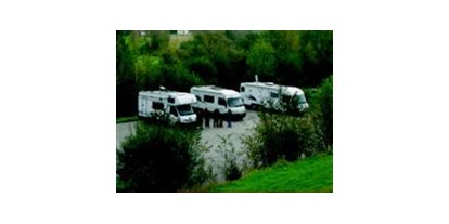 Campingplätze - Auto am Stellplatz - Bayerischer Wald - Bavaria Kur- und Sportcampingpark