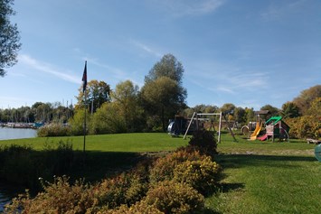 Campingplatz: Spielplatz - See Camping Günztal