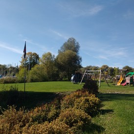 Campingplatz: Spielplatz - See Camping Günztal