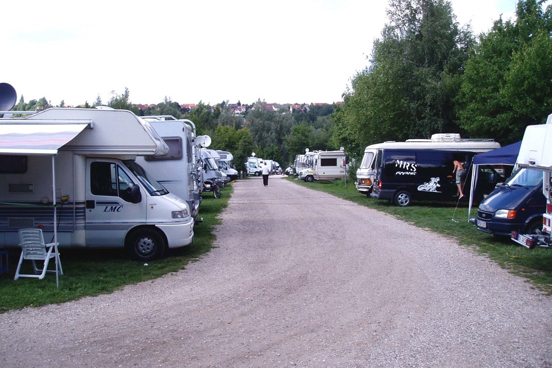 Campingplatz: Reisemobilhafen auf der Badehalbinsel Absberg