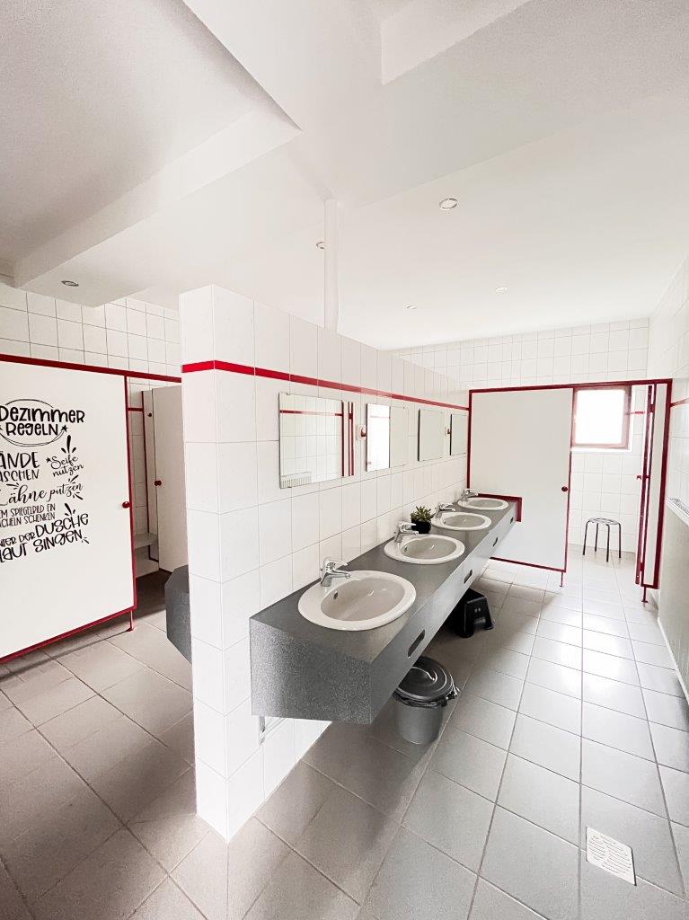 Campingplatz: Waschplätze und Einzelwaschkabinen - Hammersee Camping